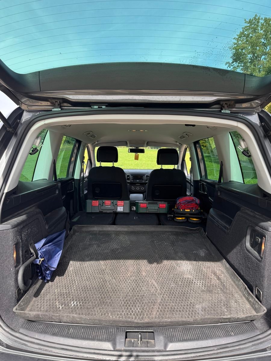 Seat Alhambra mit langer, ebener Ladefläche